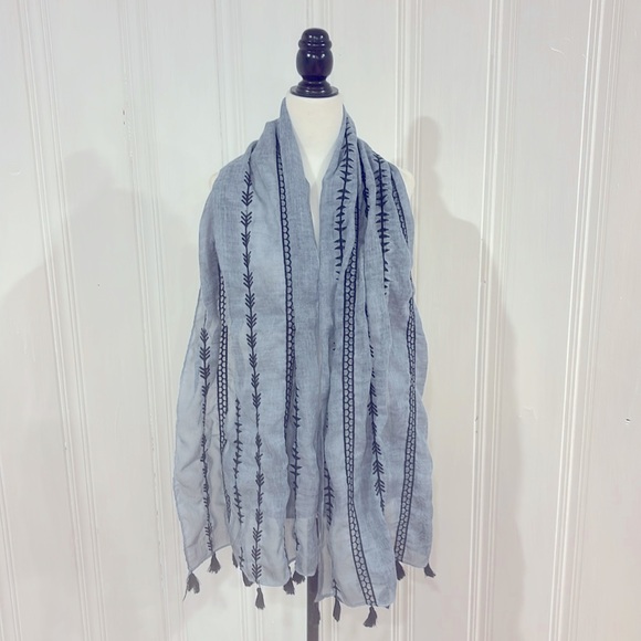 Lightweight long rectangular scarf - Picture 5 of 6